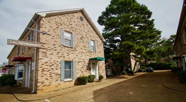 The Quadrangle: 5846 Ridgewood Rd, Jackson, MS 39211